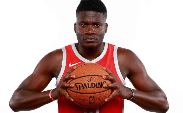 乐鱼网页版-卡佩拉全场11投9中，三分2中1砍23分13篮板1助攻1抢断3封盖